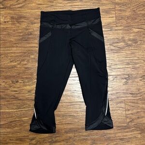 Lululemon Women's Black Crop Leggings Size 6